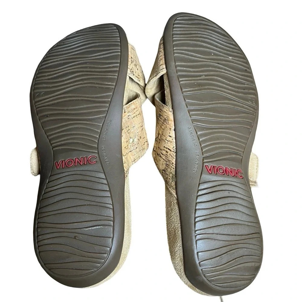 Vionic Women’s Size 7 Cork Cross Strap Sandals - Excellent Condition